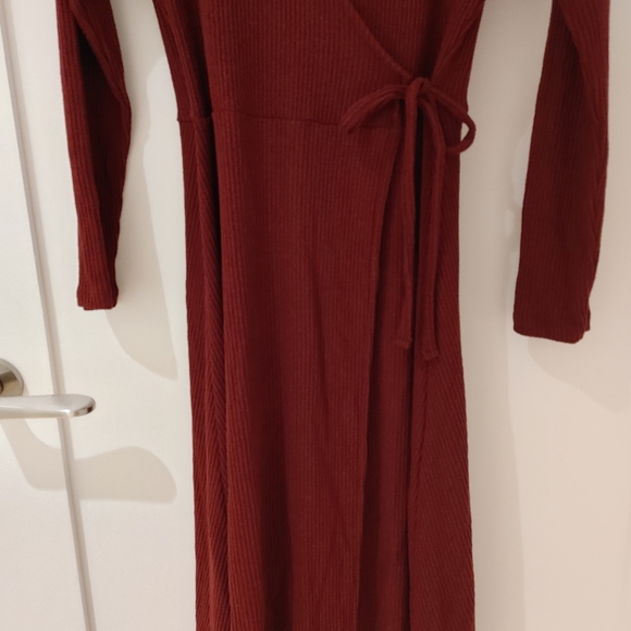 Old Navy wrap knit maroon dress - Picture 3 of 4